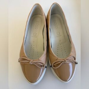 Ecco Gillian Ballerina Ballet Flats Sneakers Leather Patent Leather Captoe Shoe